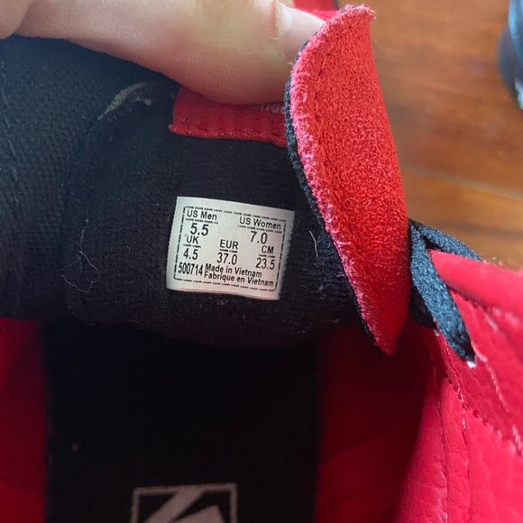 Red embroidered high top vans - Picture 6 of 6